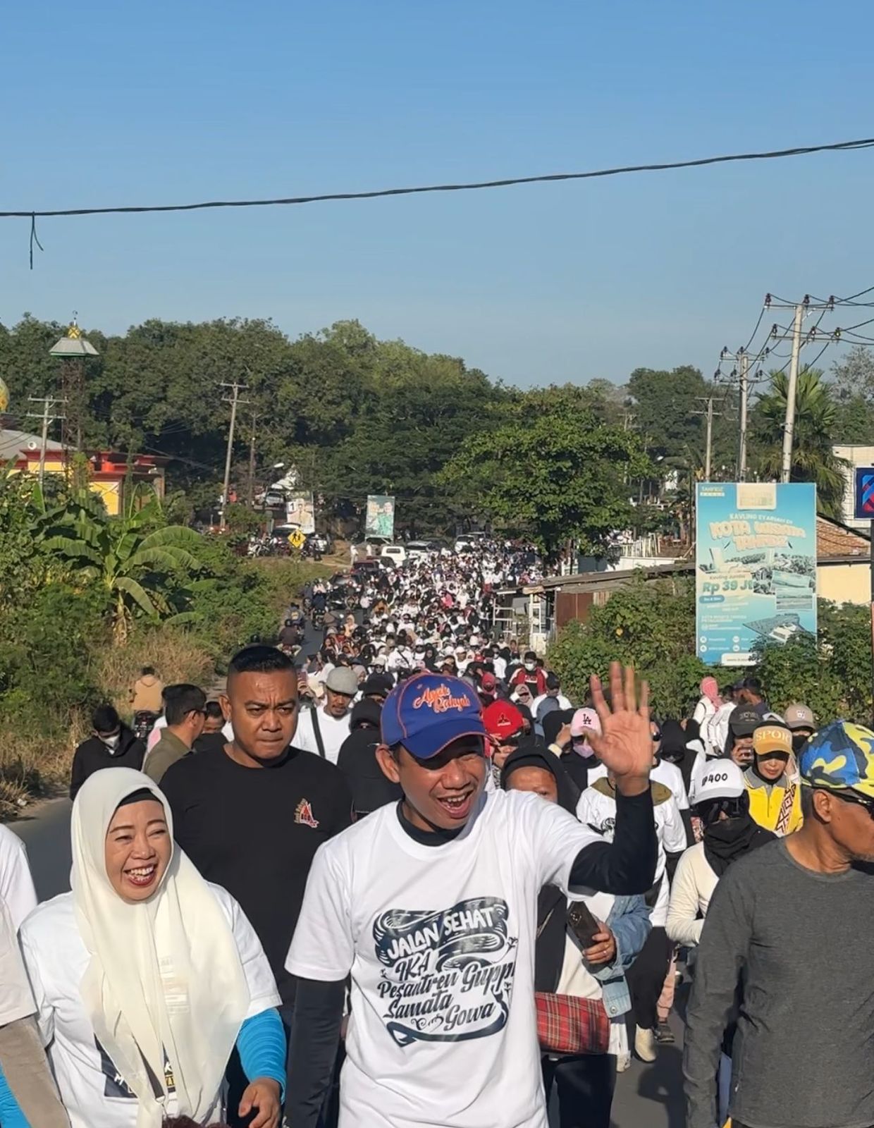 Ketua DPRD Makassar Rudianto Lallo jalan sehat bersama ribuan alumbi Guppi Samata Gowa, Minggu 1 Oktober 2023. (Ist)