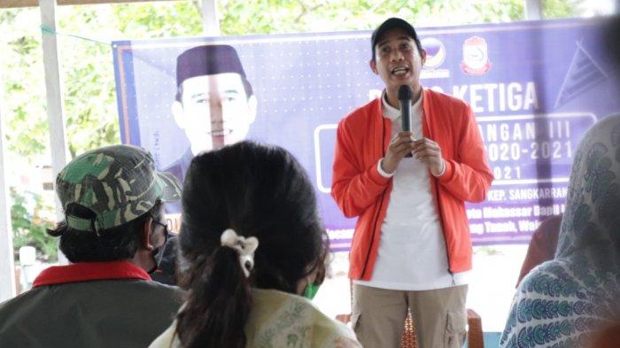 Ketua DPRD Makassar Rudianto Lallo mengajak warga di Pulau Lanjukang untuk ikut vaksin, Sabtu 17 Juli 2021. (Ist)