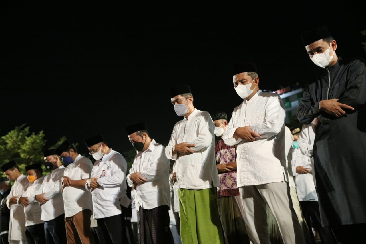 Ketua DPRD Makassar Rudianto Lallo mengikuti Gerakan salat subuh berjamaah yang digagas Walikota Moh Ramdhan Pomanto. (Ist).jpg