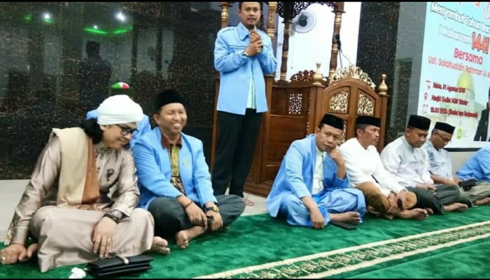 Ketua DPRD Takalar Darwis Sijaya duduk tersenyum dalam sebuah acara BKPRMI Takalar beberapa waktu lalu. (Ist)