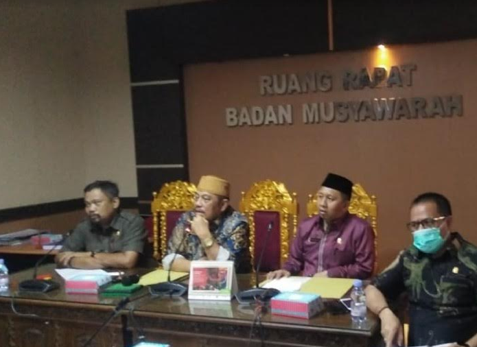Wakil Ketua DPRD Takalar Jabir Bonto (songkok guru). (Int)