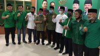 Ketua DPW PPP Sulsel Muh Aras (tengah putih) usai menyerahkan rekomendasi kepada pasangan Appi- Rahman, Kamis 20 Agustus 2020 malam. (Manifesto)