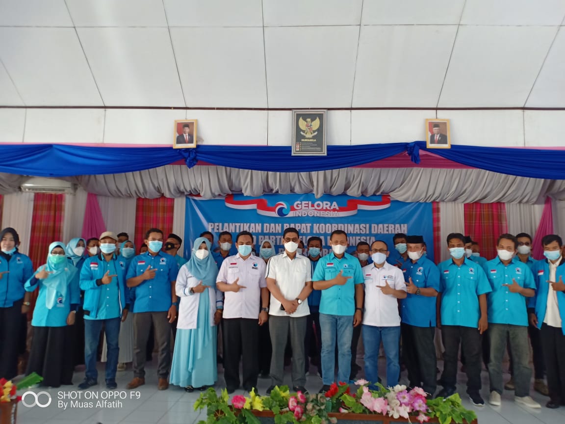 Ketua Gelora Sulsel Syamsari Kitta berforo bersama pengurus Gelora Bulukumba, Minggu 4 Juli 2021. (Ist)