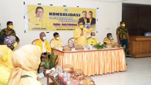 Ketua Golkar Sulsel Taufan Pawe membakar semangat kader- kader Golkar di Toraja Utara. (Ist)