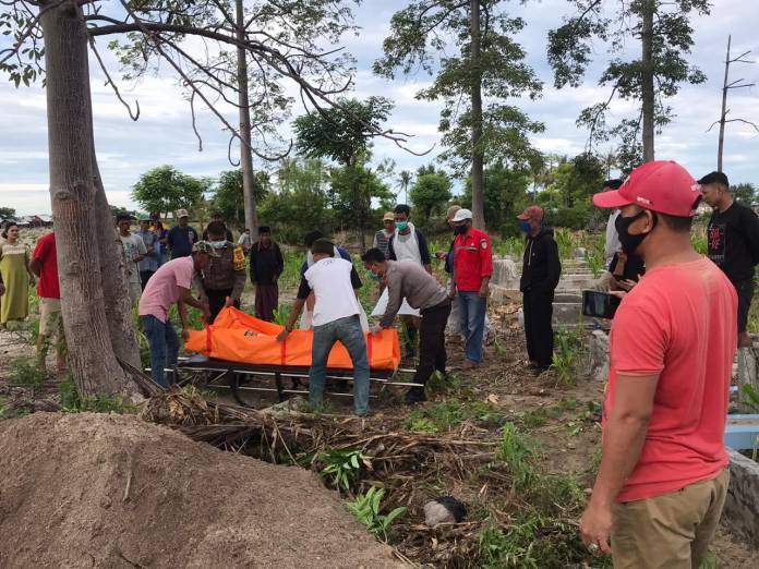 Korban longsor dan banjir di Jeneponto dtemukan dalam keadaan meninggal di sungai Sapanang, Senin 15 Juni 2020. (Ist)