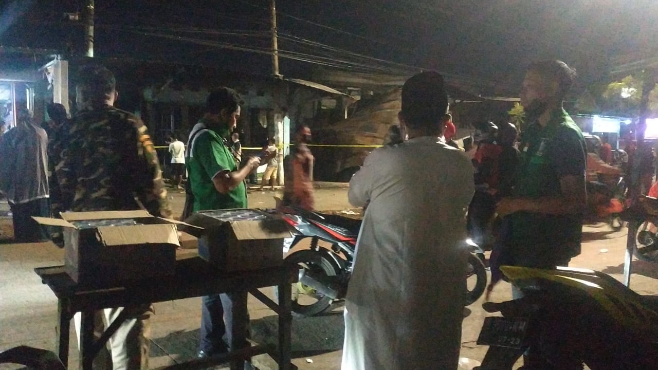 LPBI NU bersiaga di lokasi kebakaran di Sudiang, Senin 6 September 2021. (Ist)