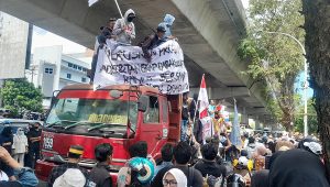 Puluhan Ribu Warga Sulsel Berdiri Dukung Prabowo, Lanjutkan MBG