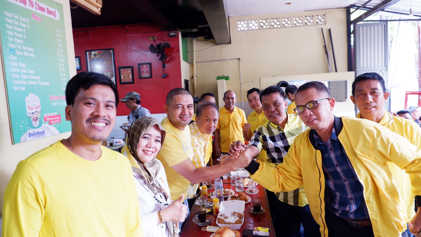 Mantan pejabat teras di Pemkot Makassar memilih bergabung dengan Partai Golkar, Rabu 29 Desember 2021. (Ist)
