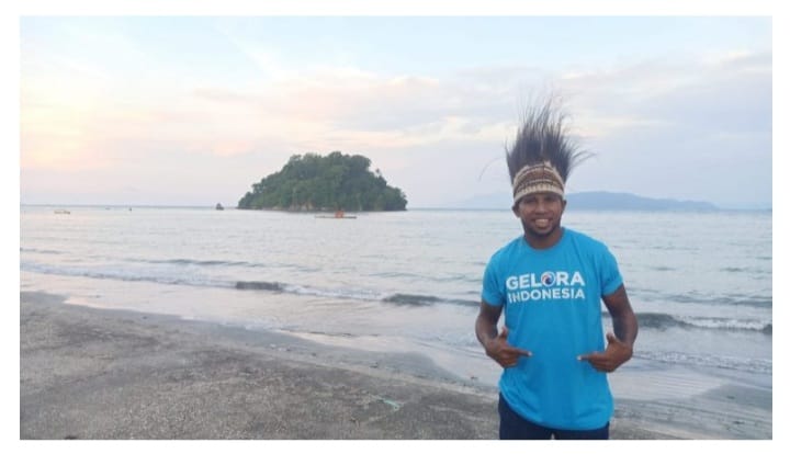 Mantan pemain Timnas Okto Maniani siap membesarkan Partai Gelora di Papua. (Ist)