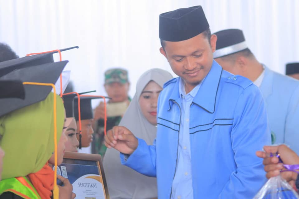 Muh Aksin Suarso saat acara wisuda TK-TPA yang digelar BKPRMI Takalar beberapa waktu lalu. (Ist)