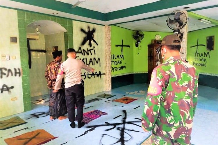 Musala dicoret- coret dan Alquran disobek di Tangerang, Selasa 29 September 2020. (Int)