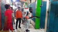 PD Parkir Makassar melakukan penyemprotan disinfektan di sejumlah pasar tradisional untuk mencegah penyebaran virus corona, Minggu 14 Juni 2020. (Ist)