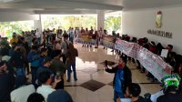 Pekerja THM menggelar protes atas aksi penutupan THM di DPRD Makassar, Kamis 13 Agustus 2020. (Ist) Pekerja THM menggelar protes atas aksi penutupan THM di DPRD Makassar, Kamis 13 Agustus 2020. (Ist)
