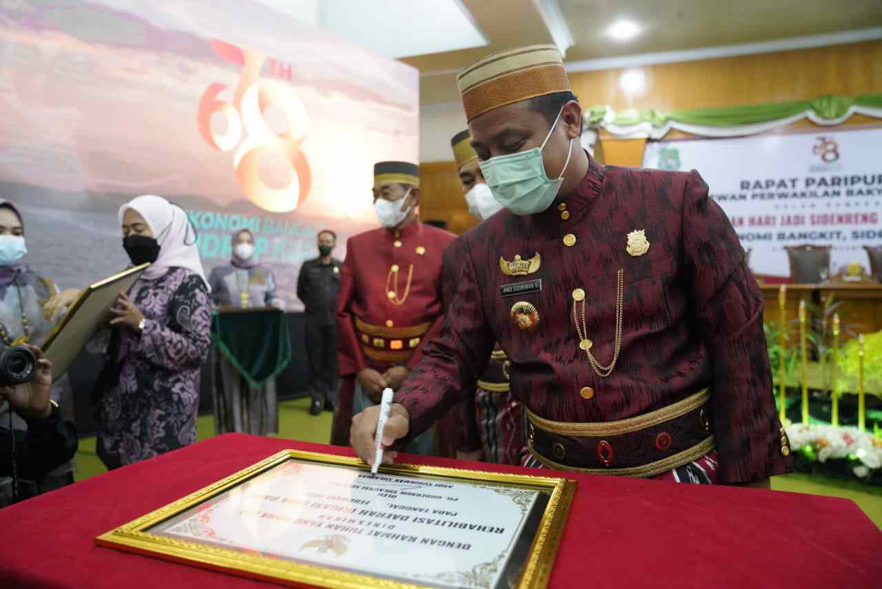 Pelaksana Tugas Gubernur Sulsel, Andi Sudirman Sulaiman meresmikan sejumlah proyek pembangunan irigasi tahun 2021 di Kabupaten Sidrap.. (Int) Pelaksana Tugas Gubernur Sulsel, Andi Sudirman Sulaiman meresmikan sejumlah proyek pembangunan irigasi tahun 2021 di Kabupaten Sidrap.. (Int)