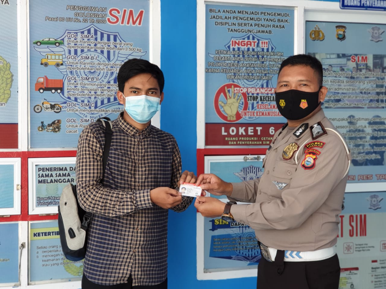 Pemberian SIM gratis bagi hafidz Quran di Polres Takalar, Kamis 24 Juni 2021. (Ist)