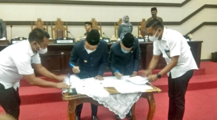 Pengesahan APBD Makassar 2022. (Ist)