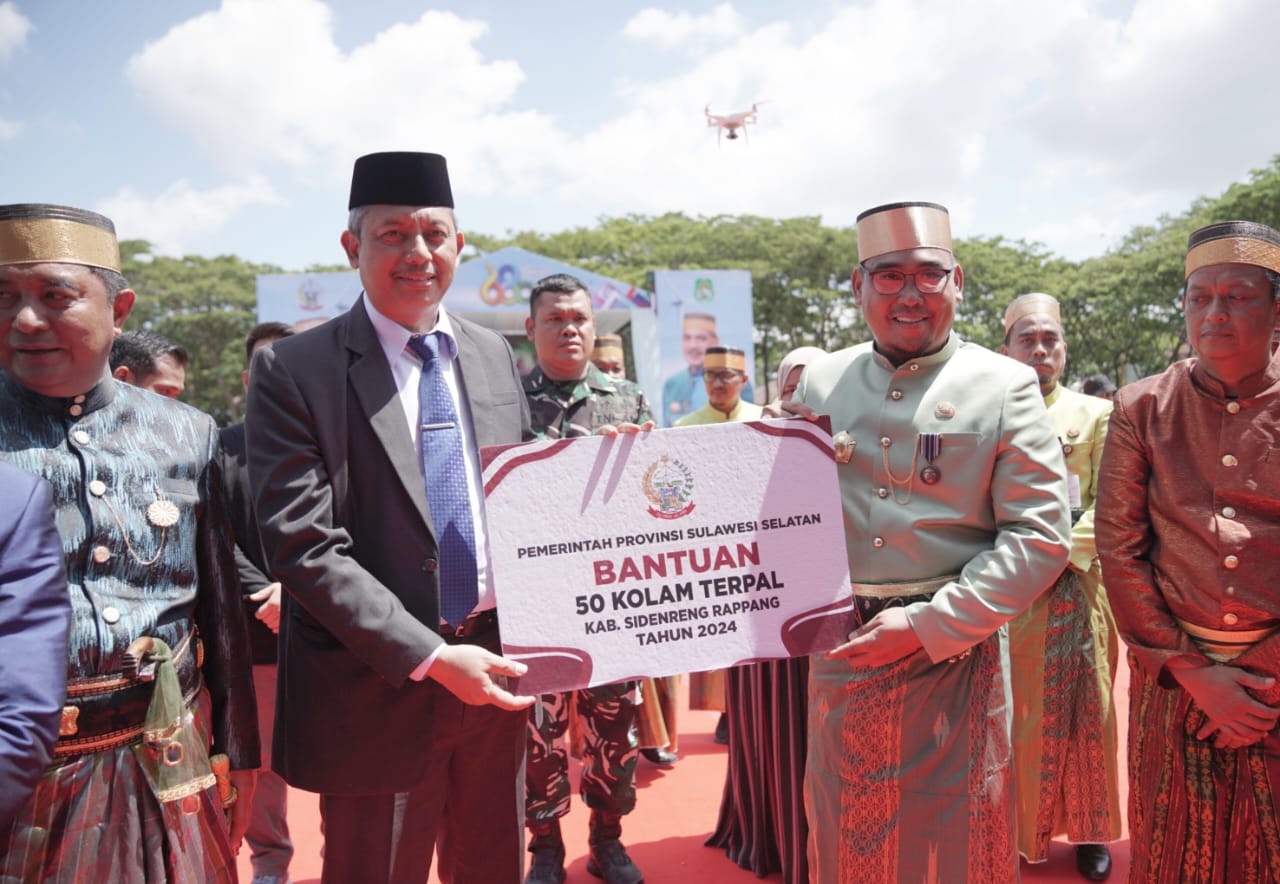 Pj Gubernur Bahtiar bersama Pj Sekda Sulsel di HUT Sidrap, Selasa 20 Februari 2024. (Ist)