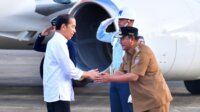 Pj Gubernur Sulsel Bahtiar menyambut Presiden Jokowi di Makassar, Rabu 21 Februari 2024. (Ist)