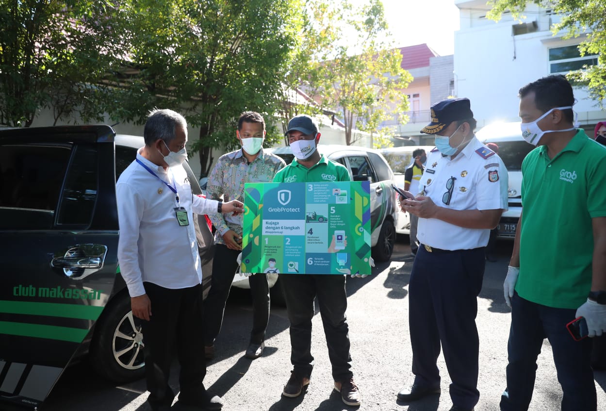 Pj Walikota Makassar, Prof Yusran Jusuf melaunching hygine transportation, Jumat 5 Juni 2020. (Ist)