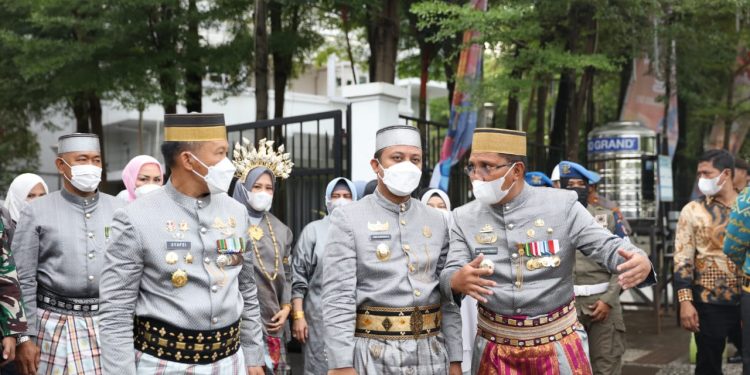 Plt GUbernur Sulsel Andi Sudirman Sulaiman bersama Walikota Makassar Moh Ramdhan Pomanto di HUT Makassar, Selasa 9 November 2021. (Ist)