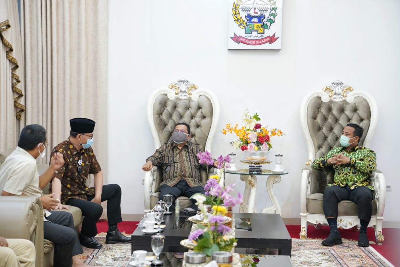 Plt Gubernur Sulawesi Selatan Andi Sudirman Sulaiman menerima kunjungan BPKP BPK RI Perwakilan Sulsel, di Rumah Jabatan Wakil Gubernur Sulsel di Makassar, Senin, 13 September 2021 malam. (Int)