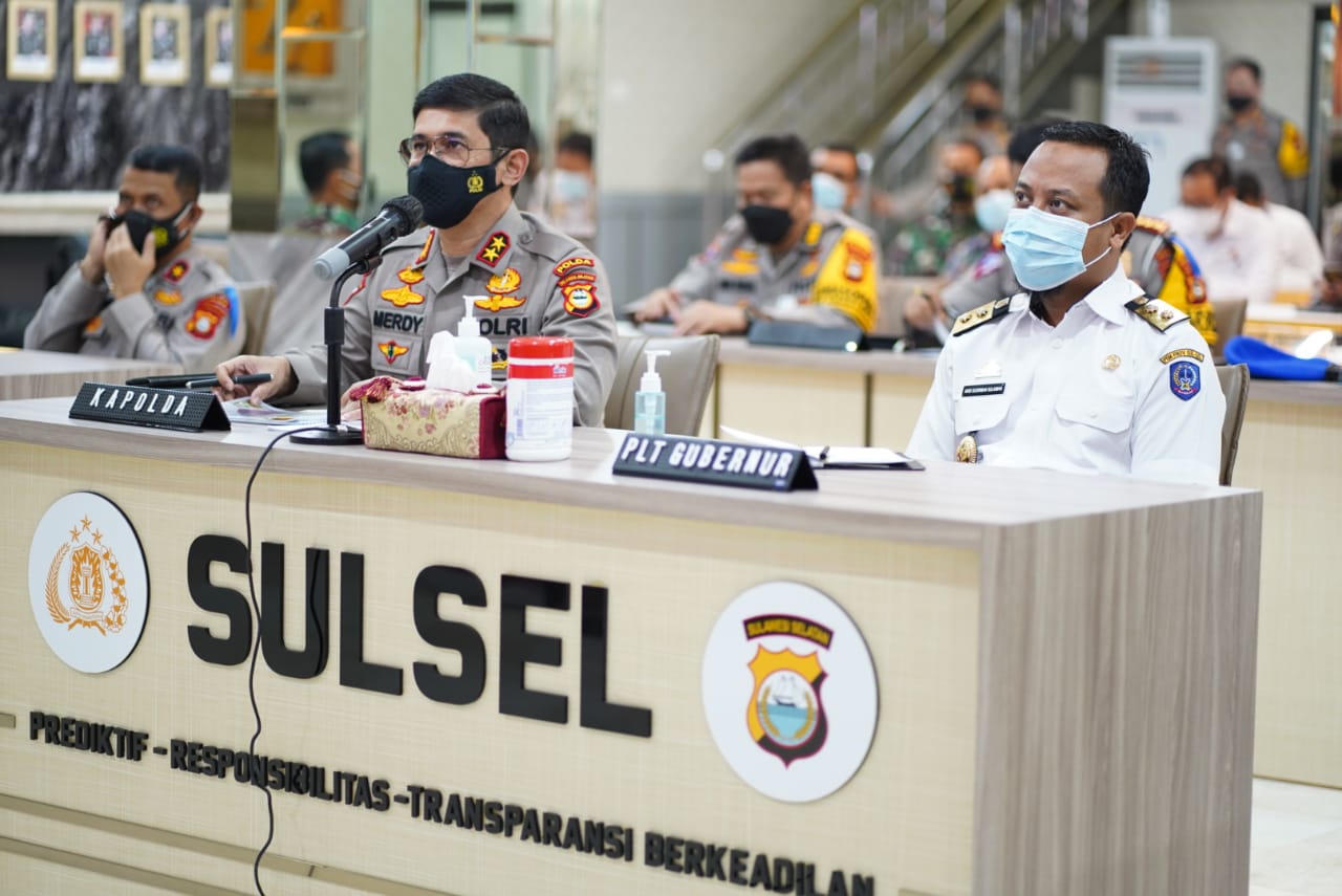 Plt Gubernur Sulsel Andi Sudirman Sulaiman rapat pengamanan lebaran di Mapolda Sulsel, Rabu 21 April 2021. (Ist) Plt Gubernur Sulsel Andi Sudirman Sulaiman rapat pengamanan lebaran di Mapolda Sulsel, Rabu 21 April 2021. (Ist)