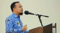 Plt Gubernur Sulsel Andi Sudirman memberikan pengarahan kepada ASN di hari pertama kerja, Senin 17 Mei 2021. (Ist)