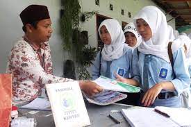 Plt Gubernur Sulsel Andi Sudirman meminta agar siswa Tsanawiyah dan Aliyah untuk segera divaksin. (Int)