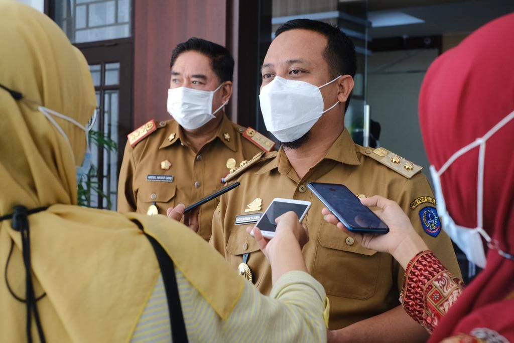 Plt Gubernur Sulsel Andi Sudirman menegaskan jika vaksin moderna hanya untuk tenaga kesehatan. (Int) Plt Gubernur Sulsel Andi Sudirman menegaskan jika vaksin moderna hanya untuk tenaga kesehatan. (Int)