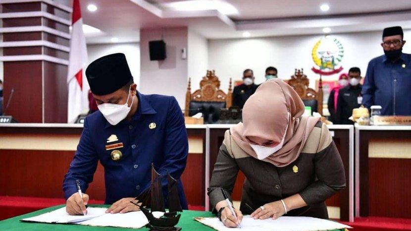 Plt Gubernur Sulsel Andi Sudirman mengikuti rapat paripurna, Senin 8 November 2021. (Ist)