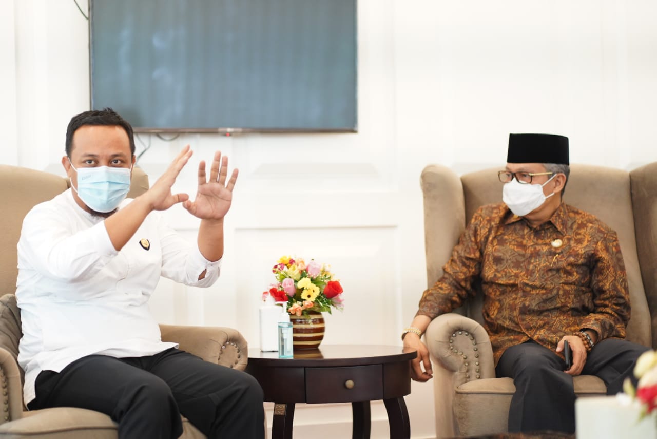 Plt Gubernur Sulsel bersama Walikota Parepare HM Taufan Pawe, Sabtu 17 April 2021. (Ist)