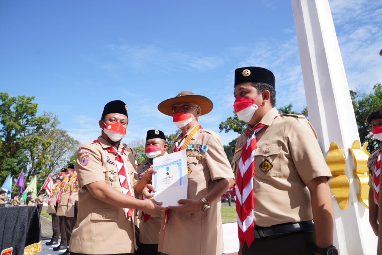 Plt Gubernur Sulsel menjadi pembina pada Apel Besar Gerakan Pramuka Kwartir Daerah Sulsel Tahun 2021 di Lapangan Upacara Rujab Gubernur, Rabu 18 Agustus 2021. (Ist)