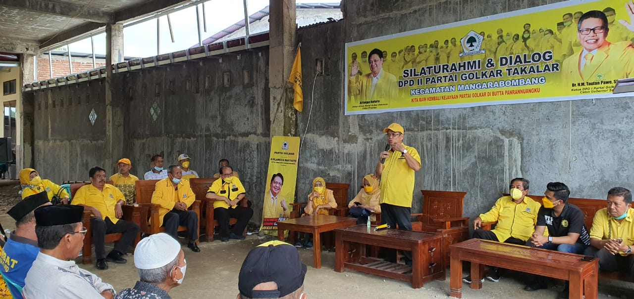 Ketua DPD II Partai Golkar Takalar Zulkarnain Arief menegakan solid bersama Taufan Pawe. (Ist)