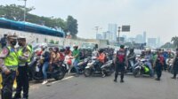 Polri membeberkan alasan pelarangan penggunaan sandal jepit bagi pengendara sepeda motor. (Int).jpg