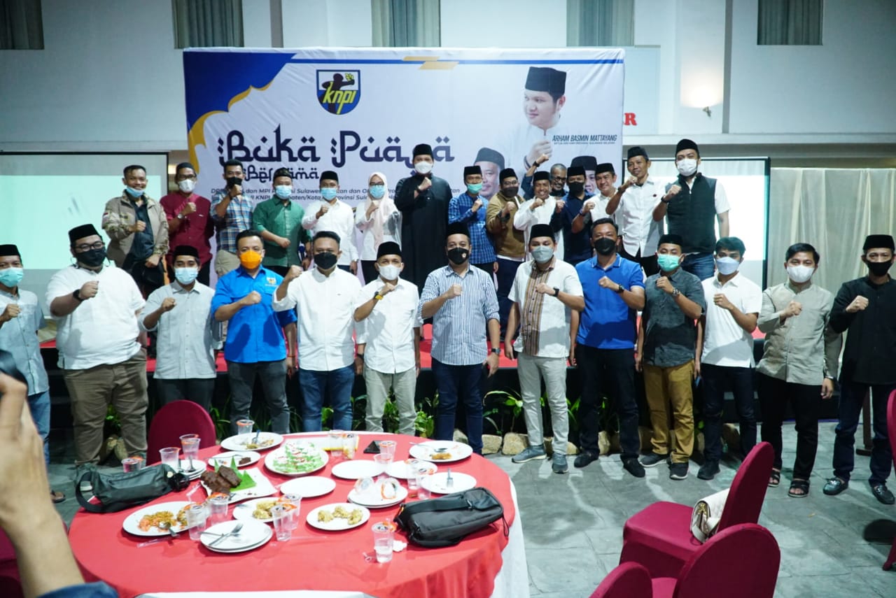 Puluhan pengurus KNPI Sulsel buka puasa di Swiss Bell Hotel Panakukang, Sabtu 1 Mei 2021. (Ist) Puluhan pengurus KNPI Sulsel buka puasa di Swiss Bell Hotel Panakukang, Sabtu 1 Mei 2021. (Ist)
