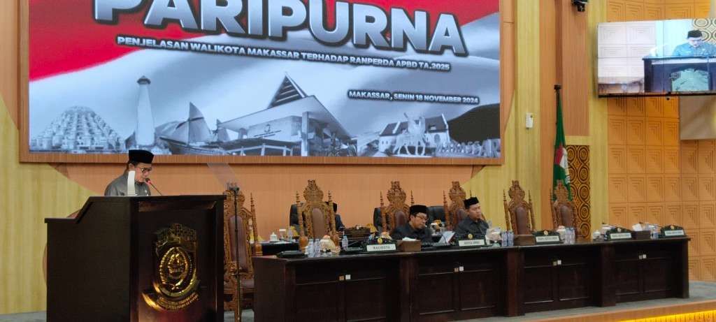 Rapat paripurna DPRD Makassar saat Pj Sekda Makassar Irwan Adnan dalam sambutan terhadap RAPBD 2025.(Int}