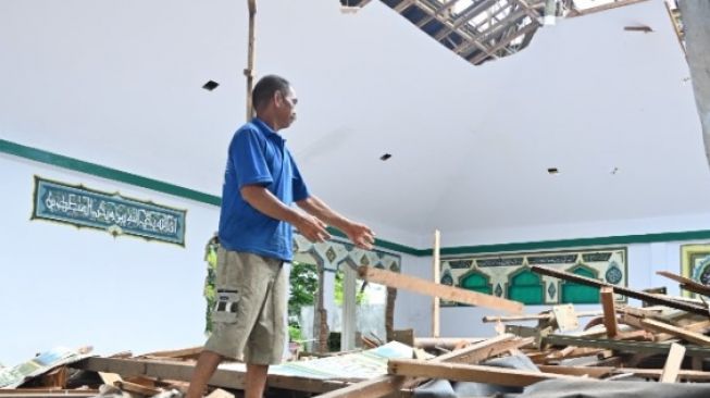 Renovasi masjid kantor Gubernur Sulsel sedang berlangsung. Pelaksanaan salat berjamaah dialihkan ke Ruang Pola Kantor Gubernur Sulsel. (Int)..jpg