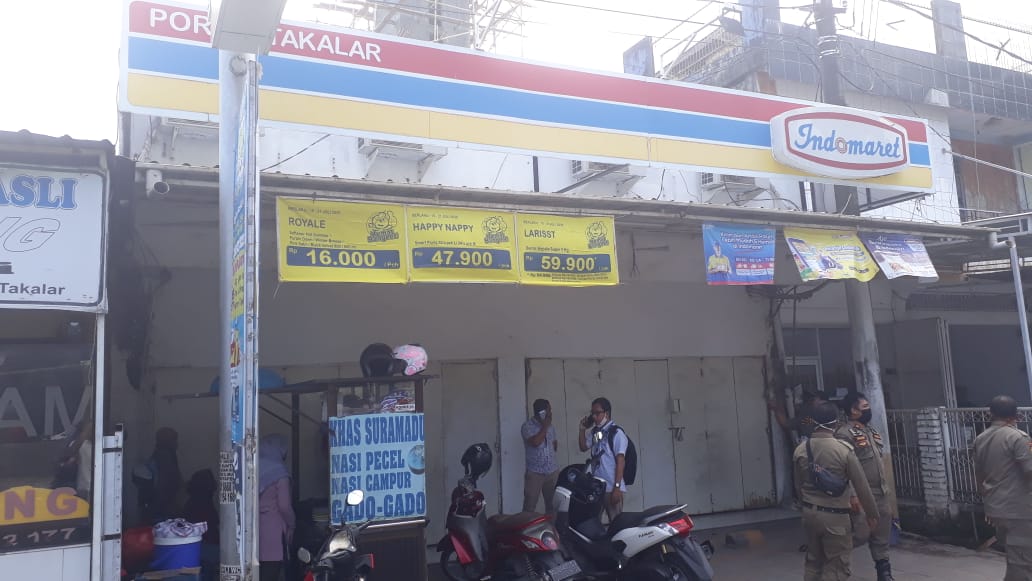 Satpol Pamong Praja Takalar menutup belasan minimarket yang dinilai mematikan pedagang kecil. (Ist) Satpol Pamong Praja Takalar menutup belasan minimarket yang dinilai mematikan pedagang kecil. (Ist)