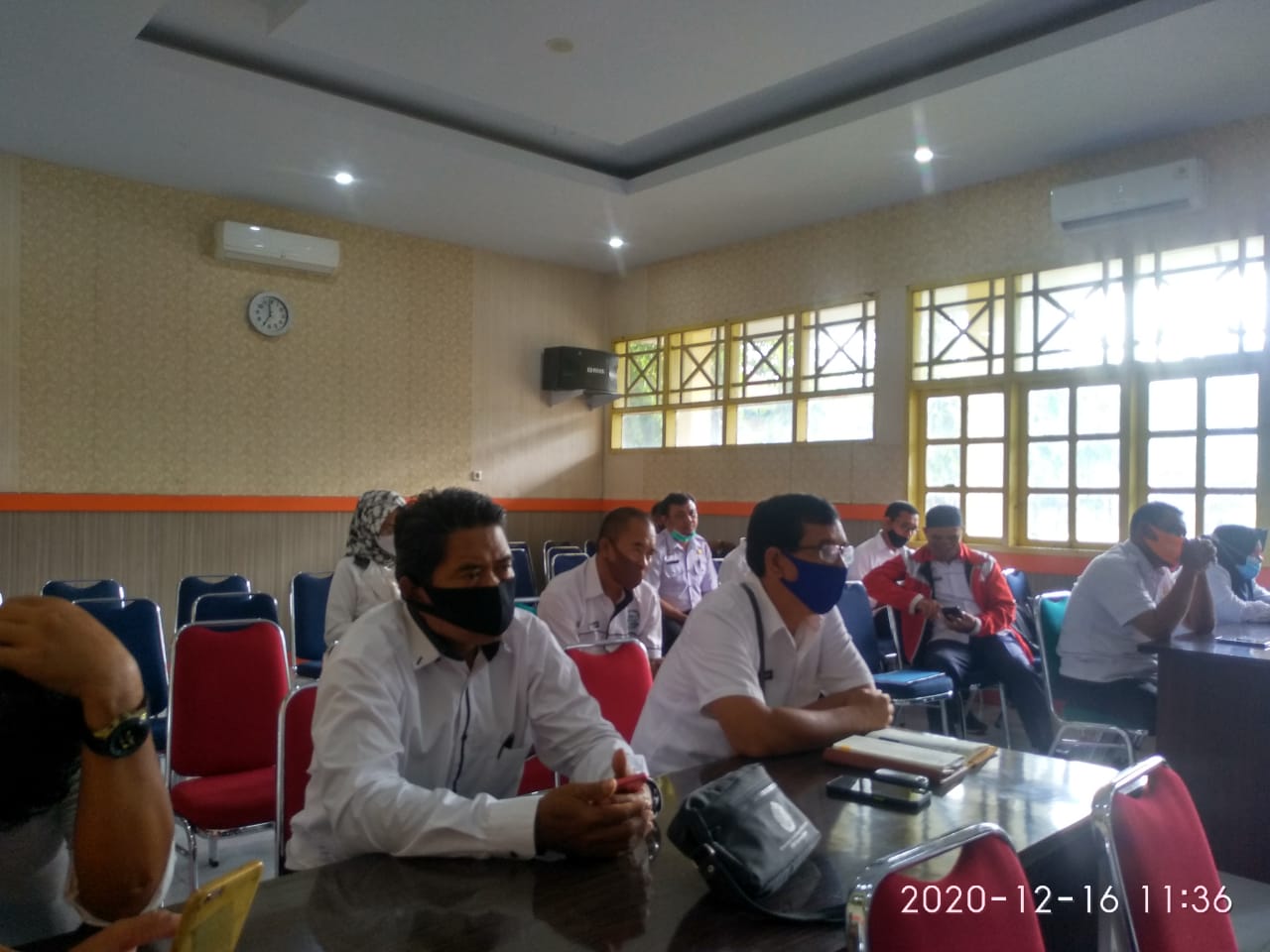 Sejumlah kepala sekolah mengikuti rapat persiapan pembelajaran tatap muka bersama Tim Gugus Covid di Kantor Diknas Takalar, Rabu 16 Desember 2020. (Ist)