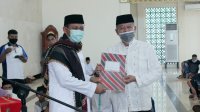 Sekda Takalar Arsyad Taba saat dilantik oleh Bupati Takalar Syamsari Kitta sebagai Ketua Yayasan Waqaf Masjid Agung, pekan lalu. (Ist) Sekda Takalar Arsyad Taba saat dilantik oleh Bupati Takalar Syamsari Kitta sebagai Ketua Yayasan Waqaf Masjid Agung, pekan lalu. (Ist)