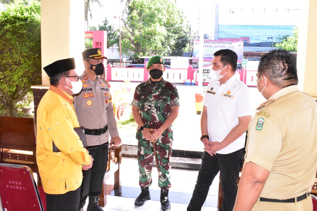 Sekda Takalar M Hasbi di Mapolres Takalar, Jumat 22 April 2022. (Ist) Sekda Takalar M Hasbi di Mapolres Takalar, Jumat 22 April 2022. (Ist).jpg