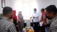 Sekprov Sulsel Abdul Hayat Gani saat saat menerima kunjungan Deputi Badan Standarisasi Nasional (BSN) Bidang Penerapan Standar dan Penilaian Kesesuaian, Dr Zakiyah di kantor Gubernur Sulsel, Kamis 8 April 2021. (Ist)