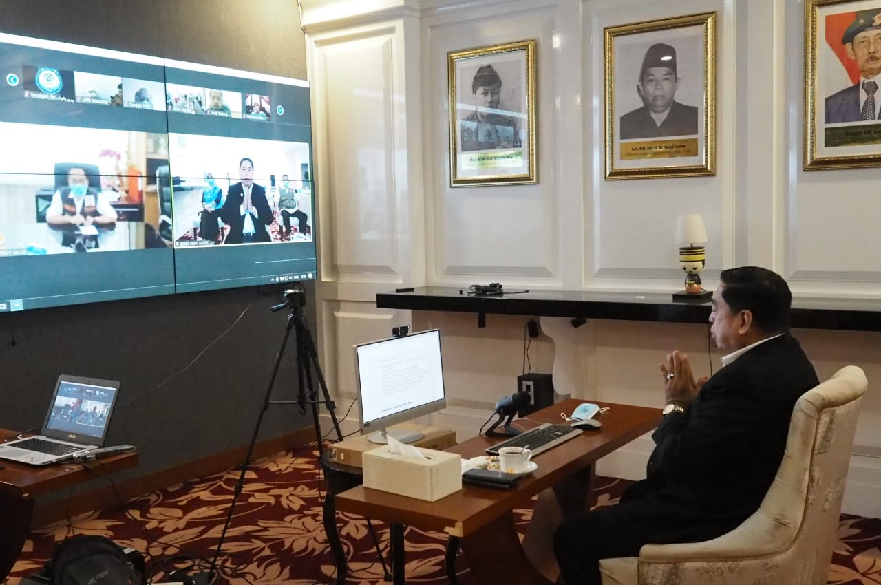 Sekprov Sulsel Abdul Hayat Gani sedang raopat secara virtual. (Ist)