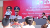 Sekprov Sulsel Hayat Gani saat membuka secara resmi Rapat Koordinasi (Rakor) Program Penanganan Fakir Miskin Tahun 2021, yang berlangsung di Condotel Hotel, Kamis 8 April 2021. (Ist)