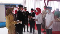 Sekretaris Daerah Takalar H. Muhammad Hasbi menyerahkan remisi umum bagi narapidana dalam rangka HUT ke-76 Kemerdekaan RI di Lapas Kelas II B Takalar, Selasa 17 Agustus 2021. (Ist)