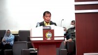 Sekretaris Fraksi Partai Golkar Sulsel Rahman Pina saat membacakan pandangan fraksi Golkar atas Ranperda APBD 2022 di DPRD Sulsel, Rabu 17 November 2021. (Ist)