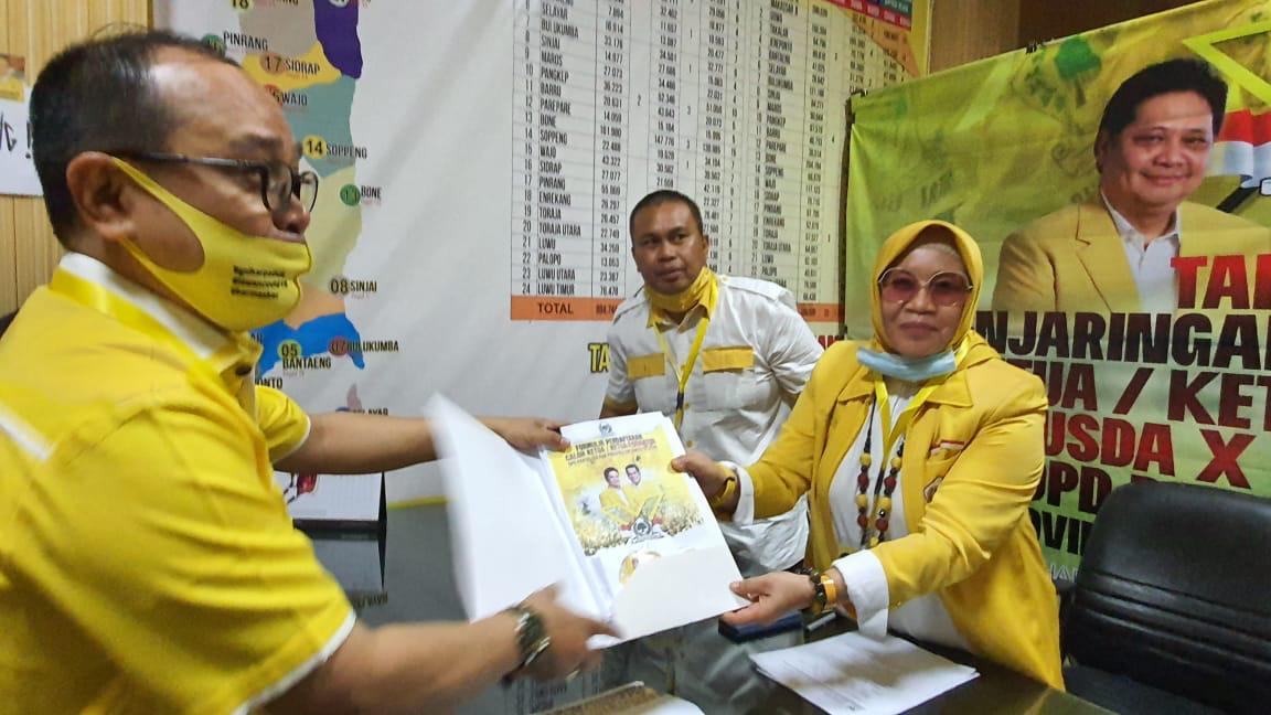 Supriansa mengembalikan formulir pendafaran calon Ketua Golkar Sulsel di Kantor Golkar Sulsel, Selasa 21 Juli 2020. (Ist) Supriansa mengembalikan formulir pendafaran calon Ketua Golkar Sulsel di Kantor Golkar Sulsel, Selasa 21 Juli 2020. (Ist)
