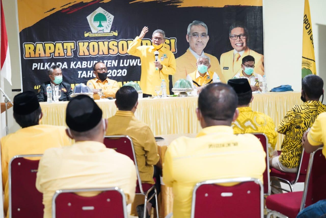 Taufan Pawe memimpin rapat konsolidasi pemenangan pasangan Thoriq Husler- Budiman Hakim di Luwu Timur, Rabu 30 September 2020 malam. (Ist)