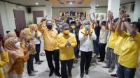Ketua DPD I Partai Golkar Taufan Pawe saat menggelar konsolidasi pemenangan pasangan Thoriq Husler- Budiman (Thoriq- Budiman) di Kantor DPD II Partai Golkar Luwu Timur, beberapa waktu lalu. (Ist)