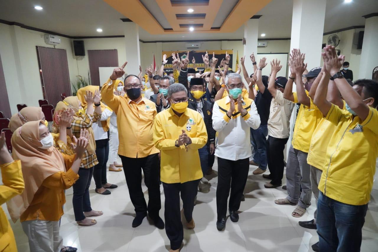 Ketua DPD I Partai Golkar Taufan Pawe saat menggelar konsolidasi pemenangan pasangan Thoriq Husler- Budiman (Thoriq- Budiman) di Kantor DPD II Partai Golkar Luwu Timur, beberapa waktu lalu. (Ist) Ketua DPD I Partai Golkar Taufan Pawe saat menggelar konsolidasi pemenangan pasangan Thoriq Husler- Budiman (Thoriq- Budiman) di Kantor DPD II Partai Golkar Luwu Timur, beberapa waktu lalu. (Ist)